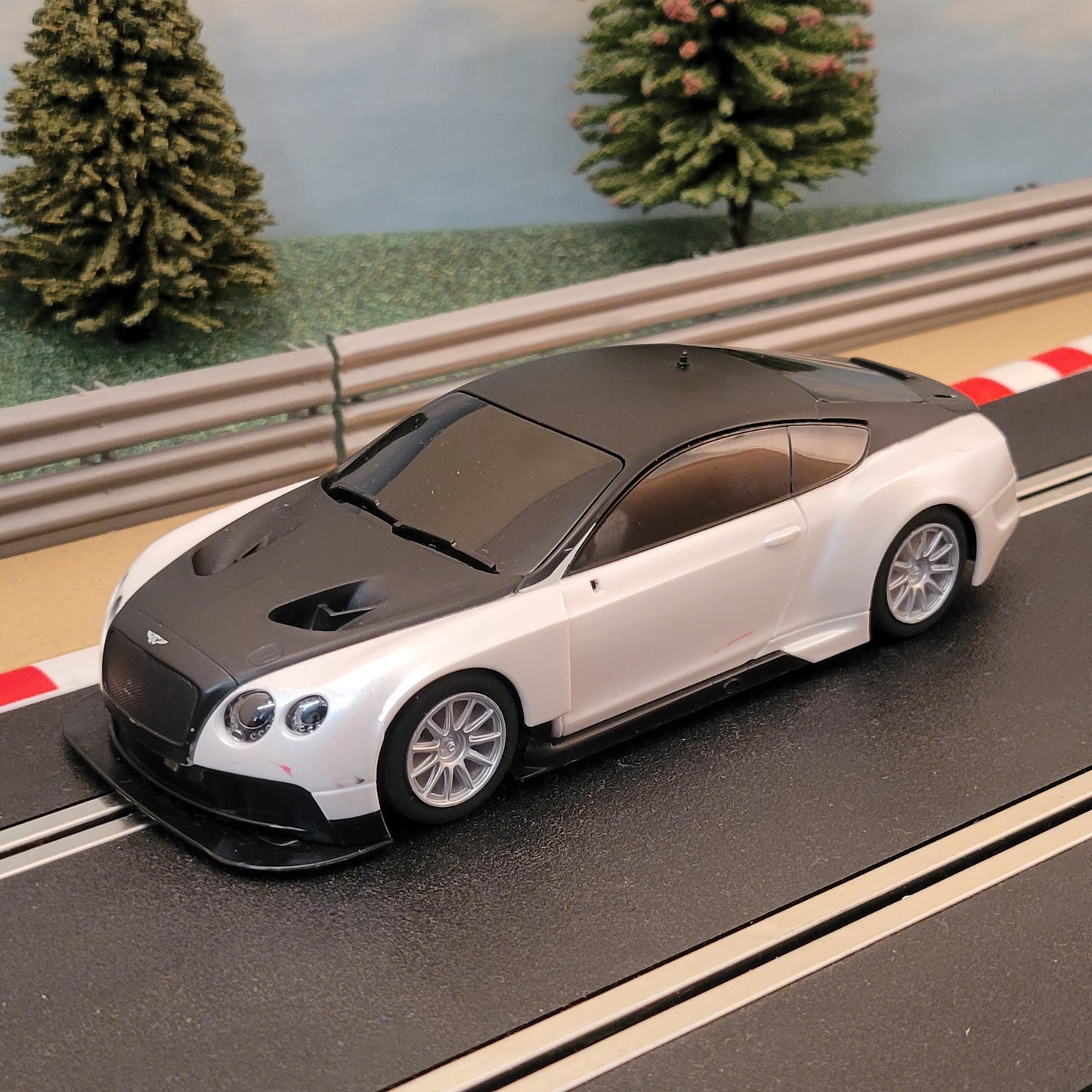Scalextric 1:32 Car - C1350 Black & White Bentley Continental GT3 #MSR