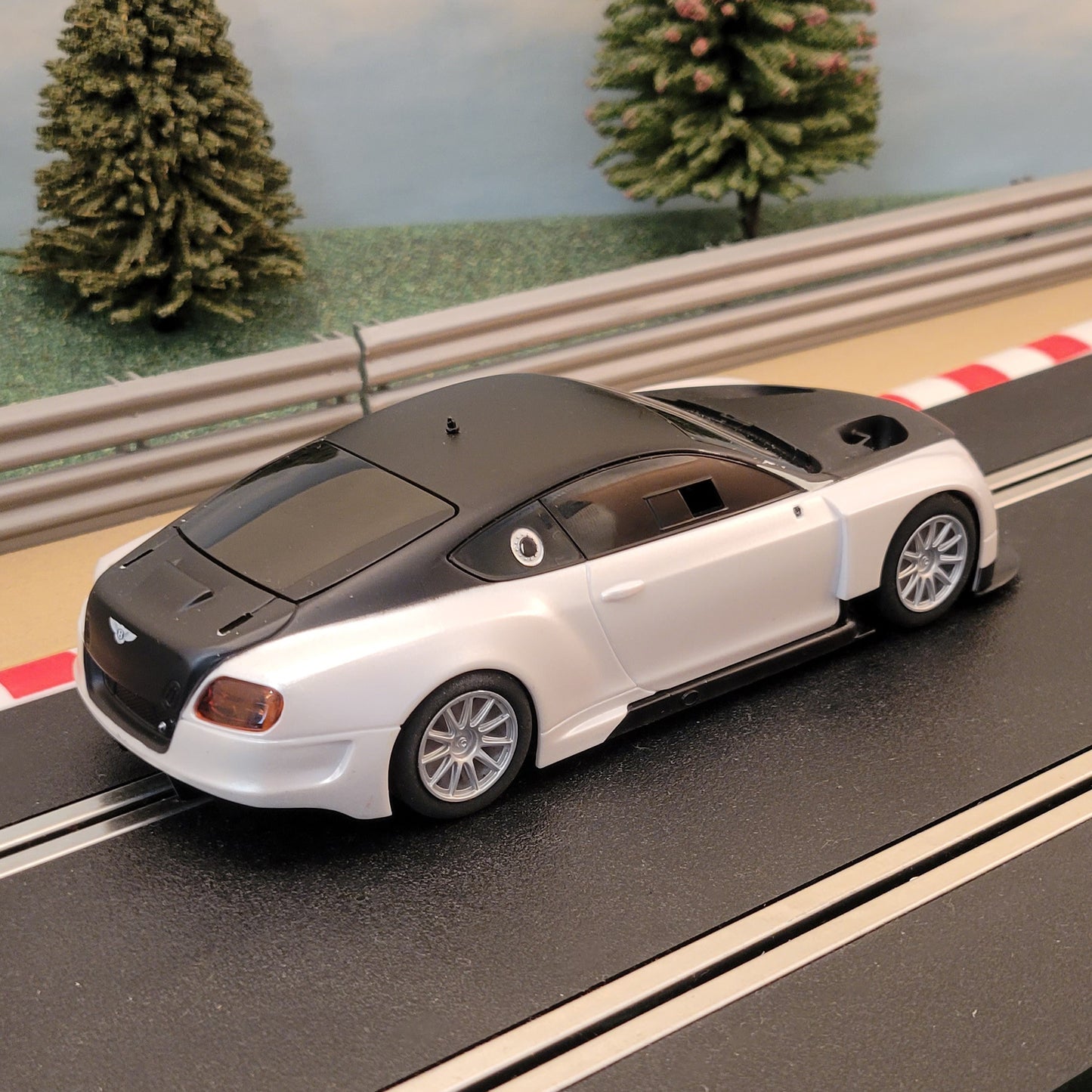 Scalextric 1:32 Car - C1350 Black & White Bentley Continental GT3 #MSR