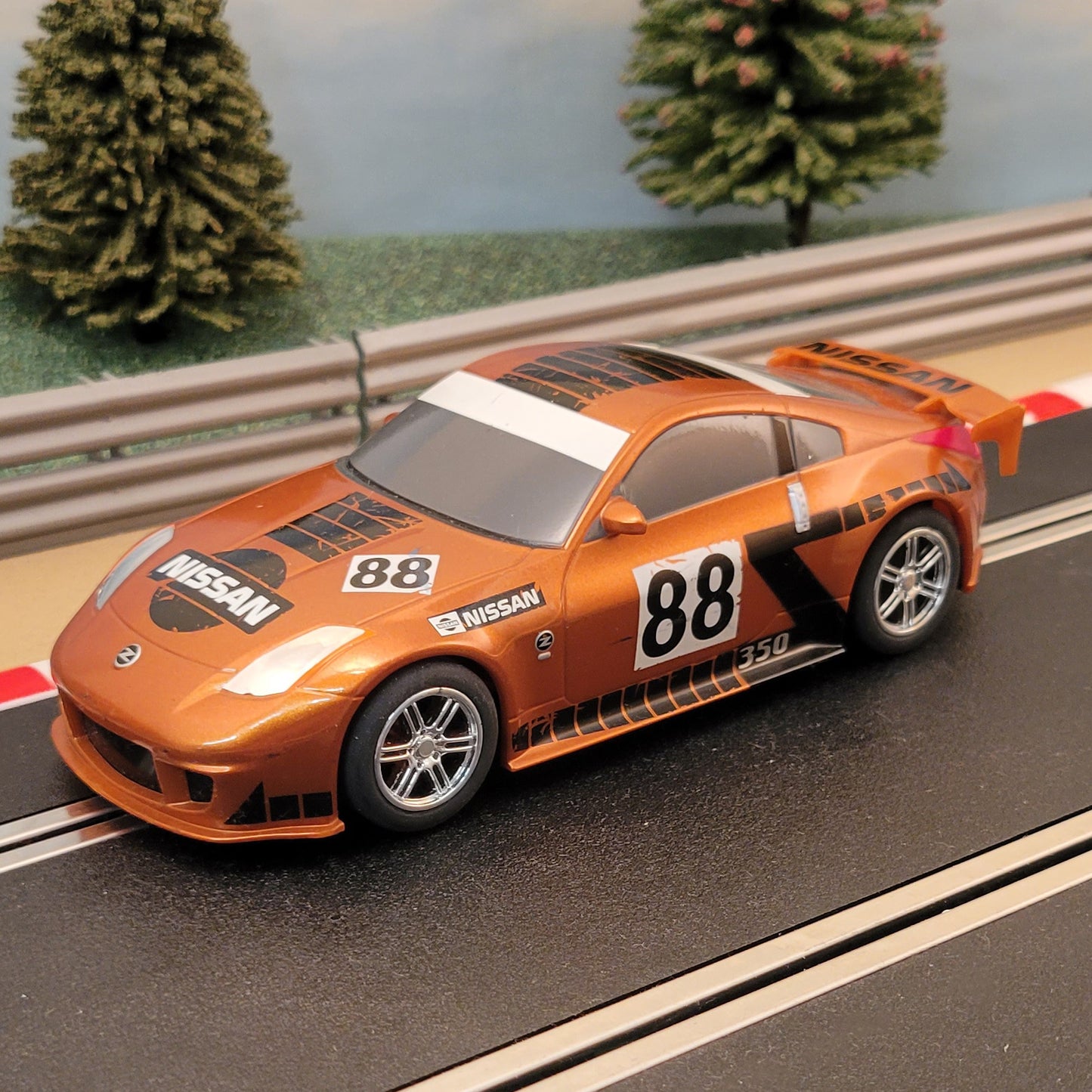 Coche de deriva Scalextric 1:32 - Nissan 350Z Bronce #88 #A