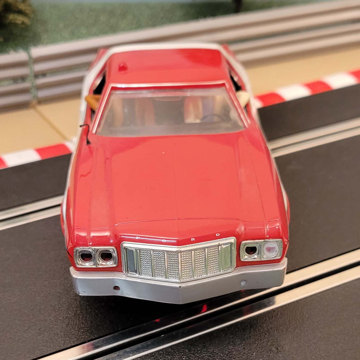 Scalextric 1:32 Car - C2553 Ford Gran Torino 1976 Starsky & Hutch *LIGHTS* #Q
