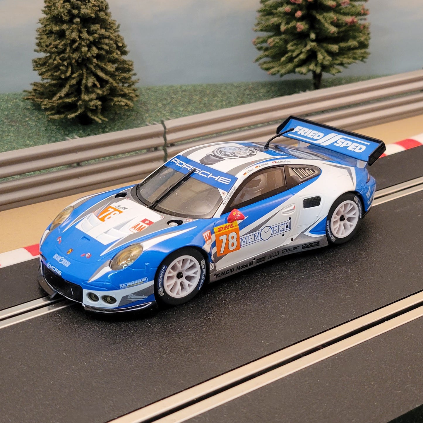 Coche Scalextric 1:32 - Azul y Blanco Porsche RSR 911 Le Mans #78 *LUCES* #Q