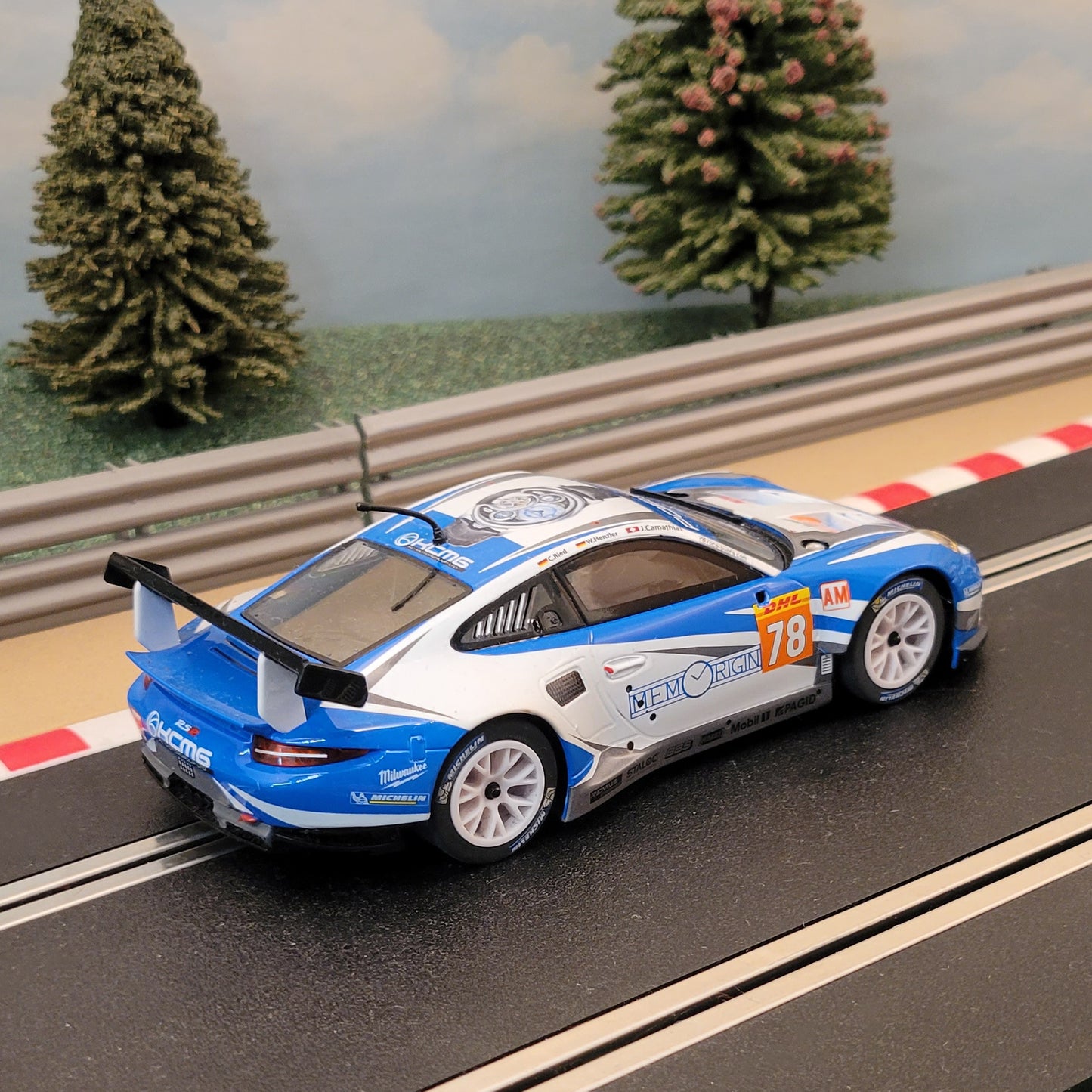 Coche Scalextric 1:32 - Azul y Blanco Porsche RSR 911 Le Mans #78 *LUCES* #Q
