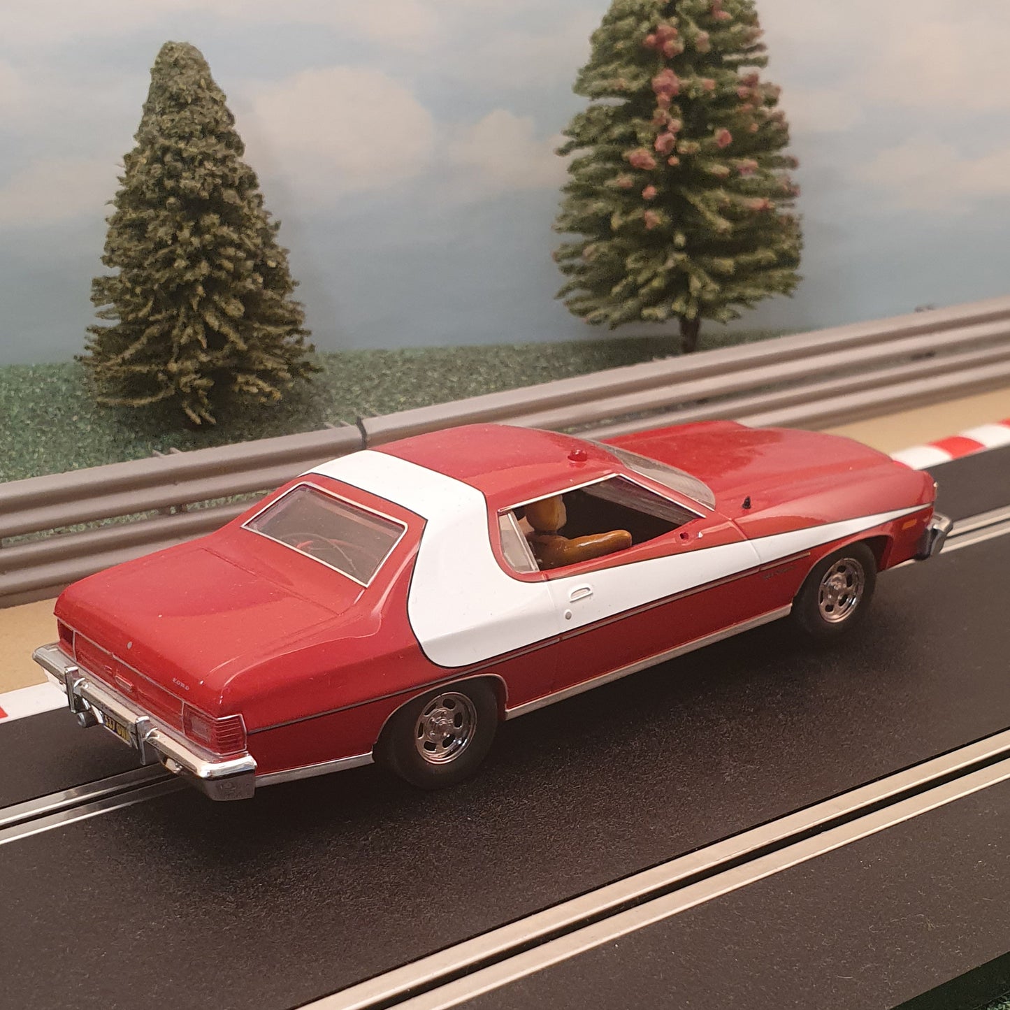 Scalextric 1:32 Car - C2553 Ford Gran Torino 1976 Starsky & Hutch *LIGHTS* #Z
