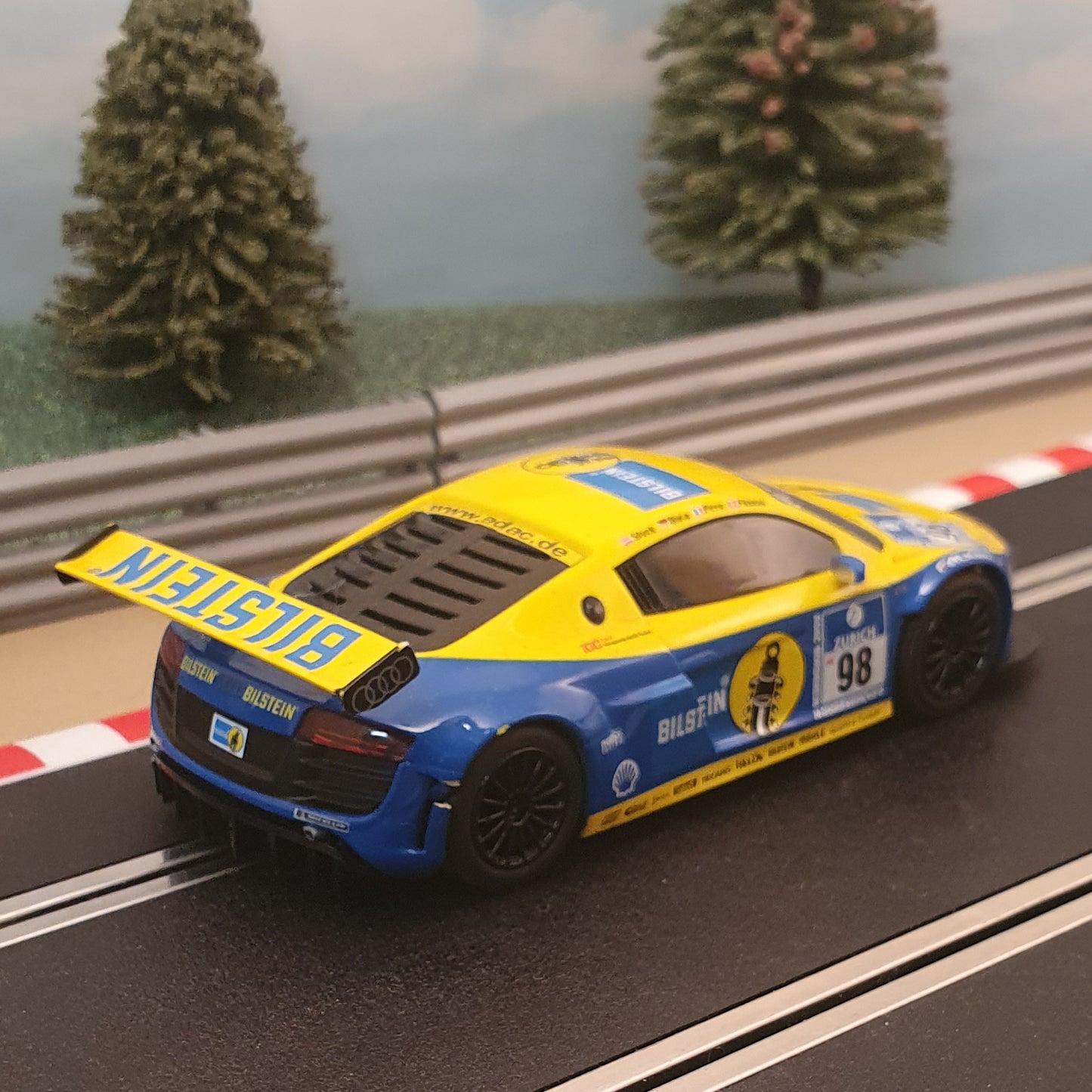 Scalextric 1:32 Car - C3045 Audi R8 LMS GT3 'Bilstein' #98 #Q