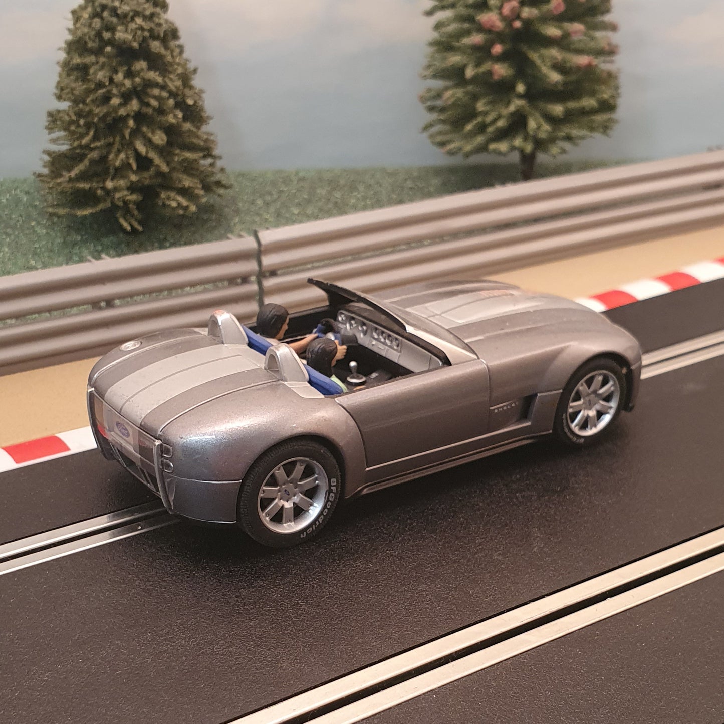 AutoArt Runs On Scalextric 1:32 Slot Car - Ford Shelby Cobra Concept *LIGHTS*