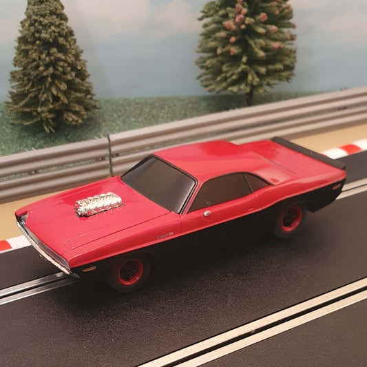 Coche Scalextric 1:32 - Dodge Challenger rojo y negro *LUCES* #M