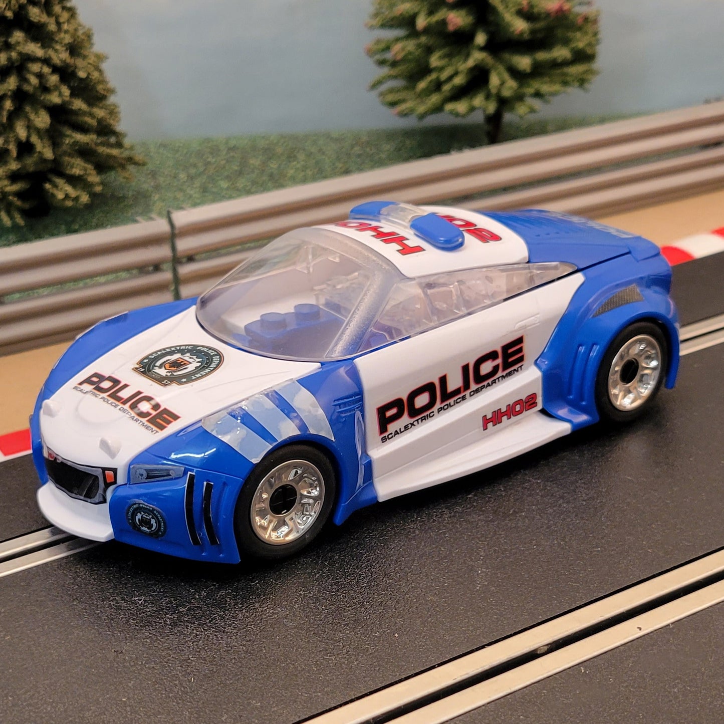 Scalextric 1:32 Drift Car - Quick Build Cops N Robbers Police Car *LIGHTS*