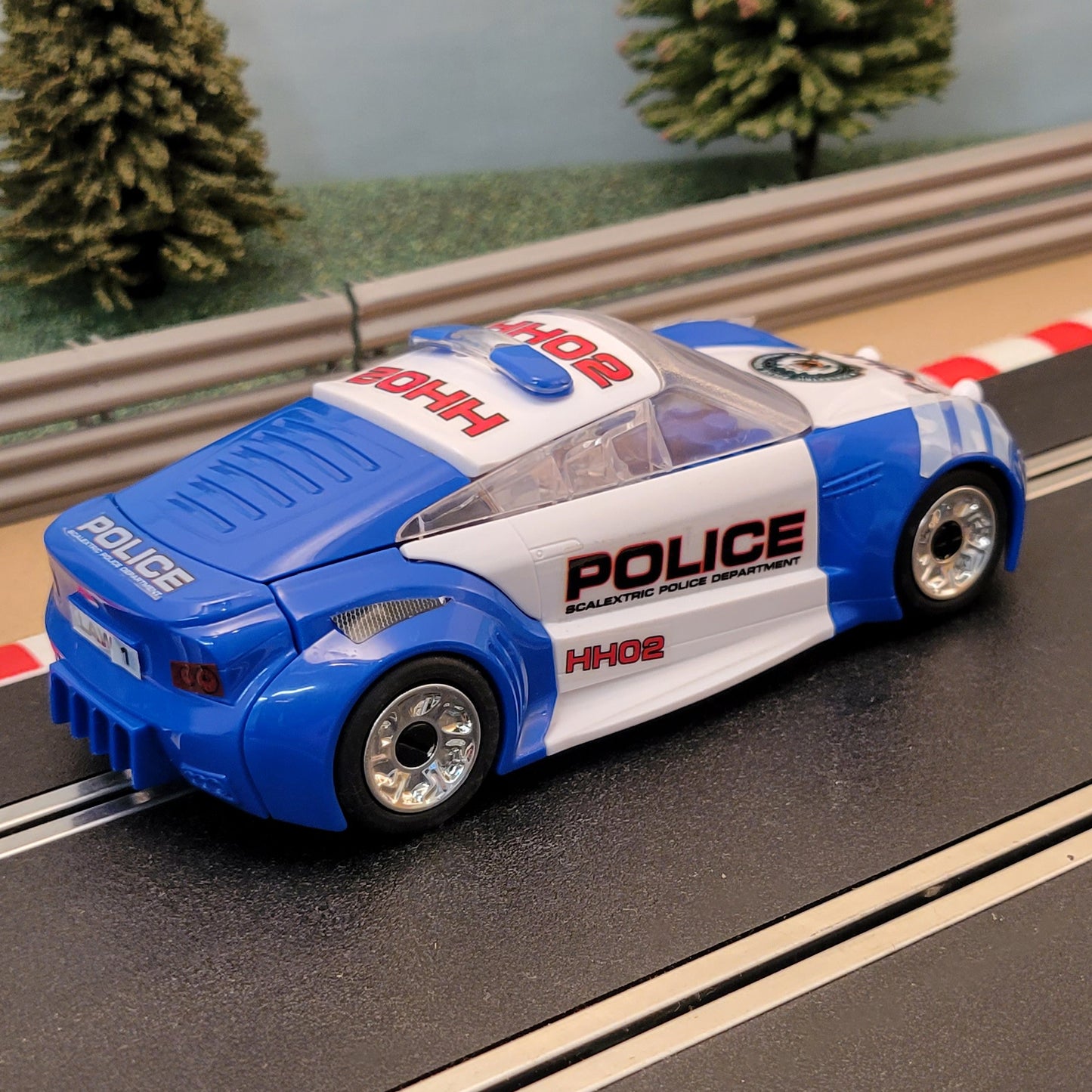 Scalextric 1:32 Drift Car - Quick Build Cops N Robbers Police Car *LIGHTS*