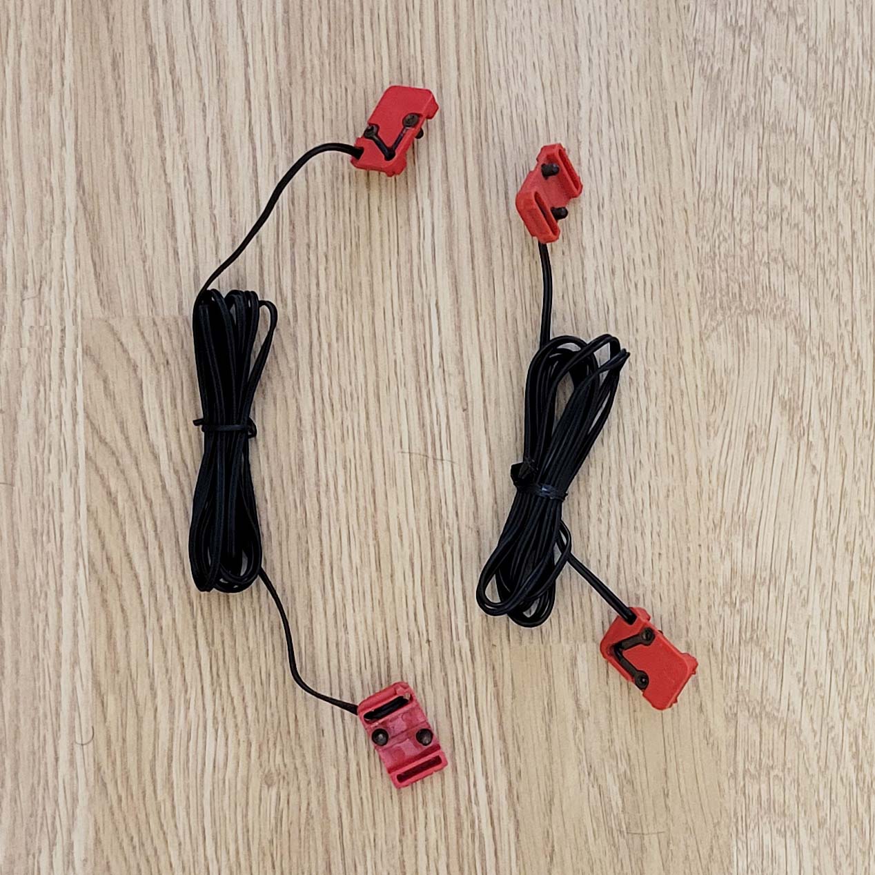 Scalextric A252 C252 Power Boost Cables Leads - Pair Black 140cm Red Terminals