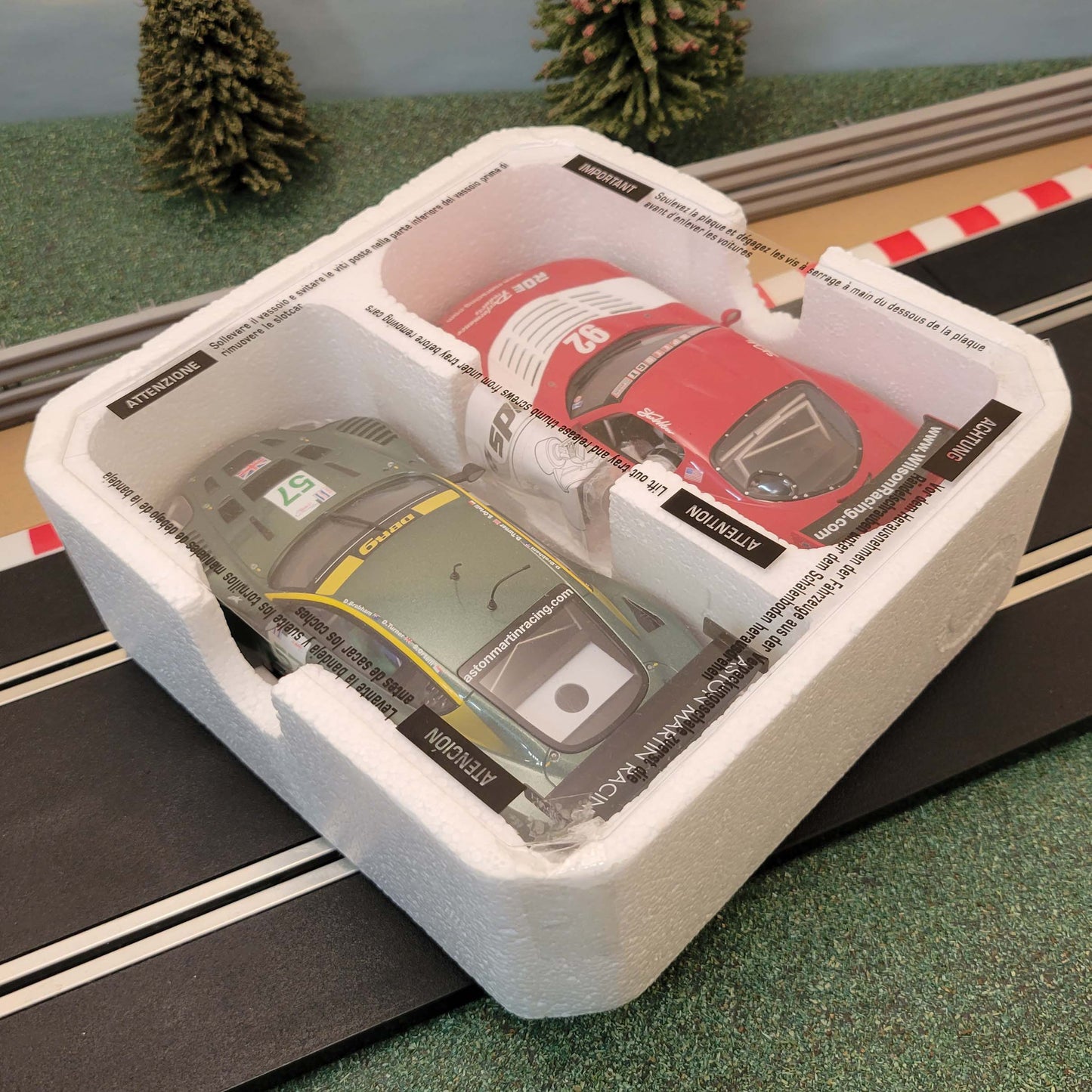 Scalextric 1:32 Cars - C2644 Aston Martin DBR9 & C2691 Dodge Viper *LIGHTS* NEW