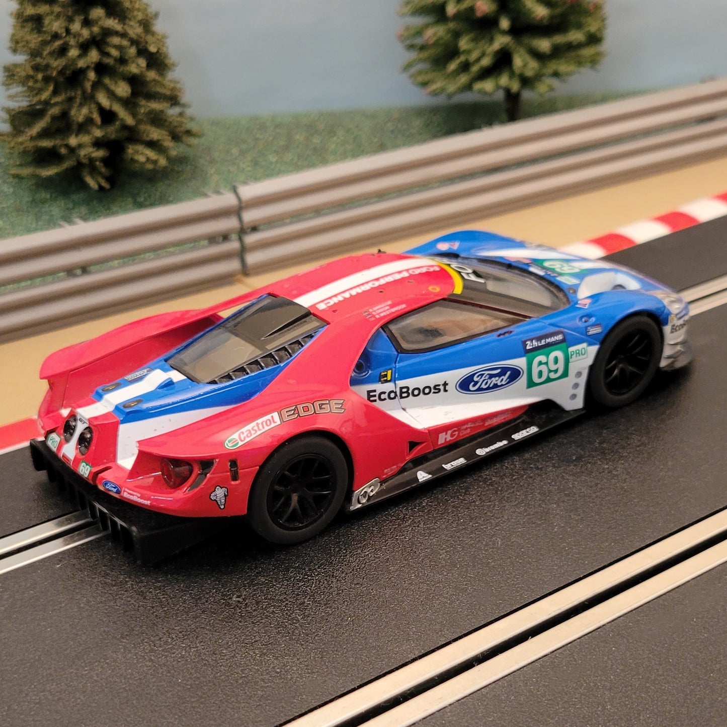 Scalextric 1:32 Car - C3858 Ford GT GTE Le Mans #69 *LIGHTS* #MWS