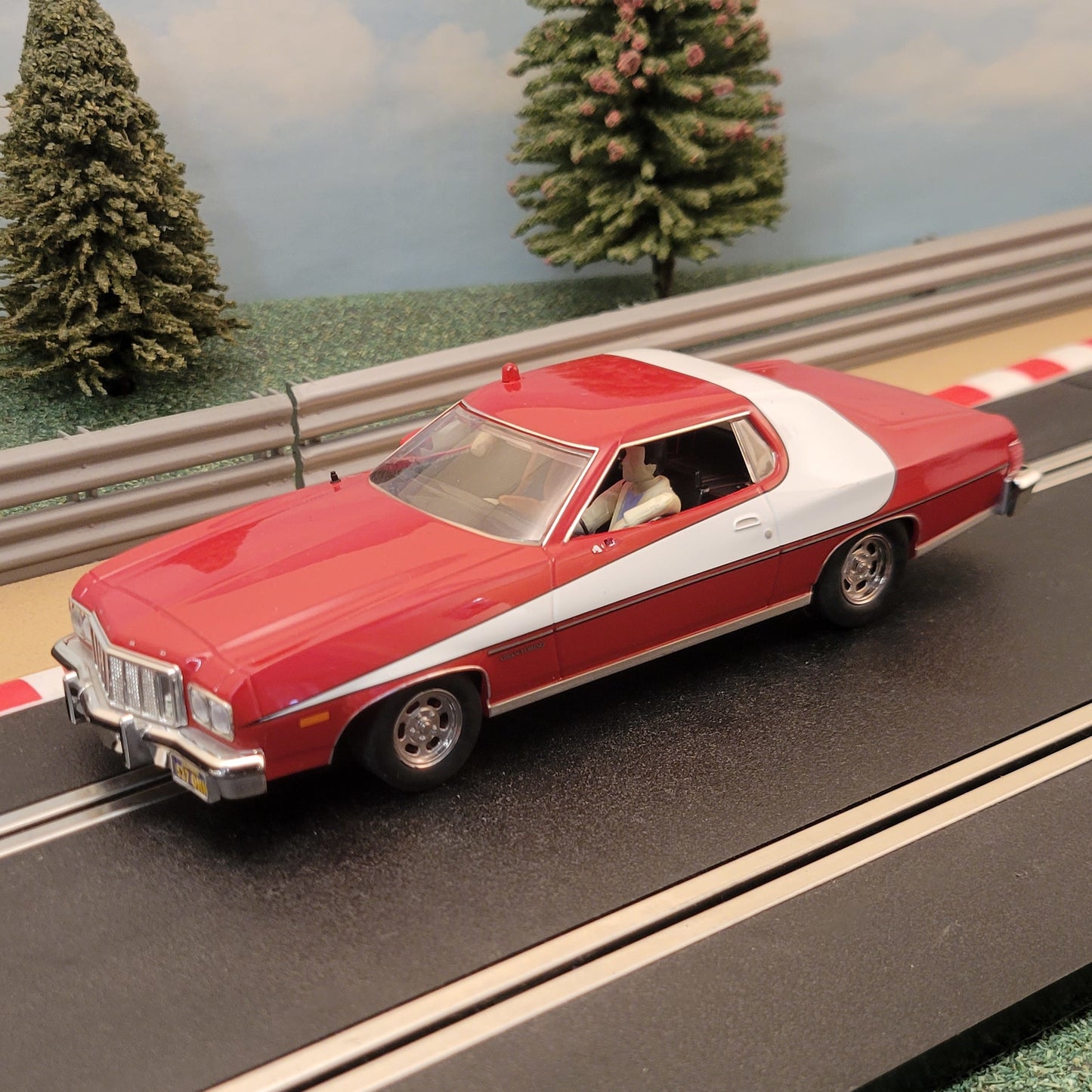 Scalextric 1:32 Car - C2553 Ford Gran Torino 1976 Starsky & Hutch *LIGHTS* #D