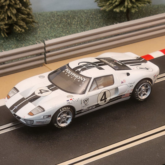 Coche Digital Scalextric 1:32 - C2995 Ford GT Blanco #4 *LUCES* #MS