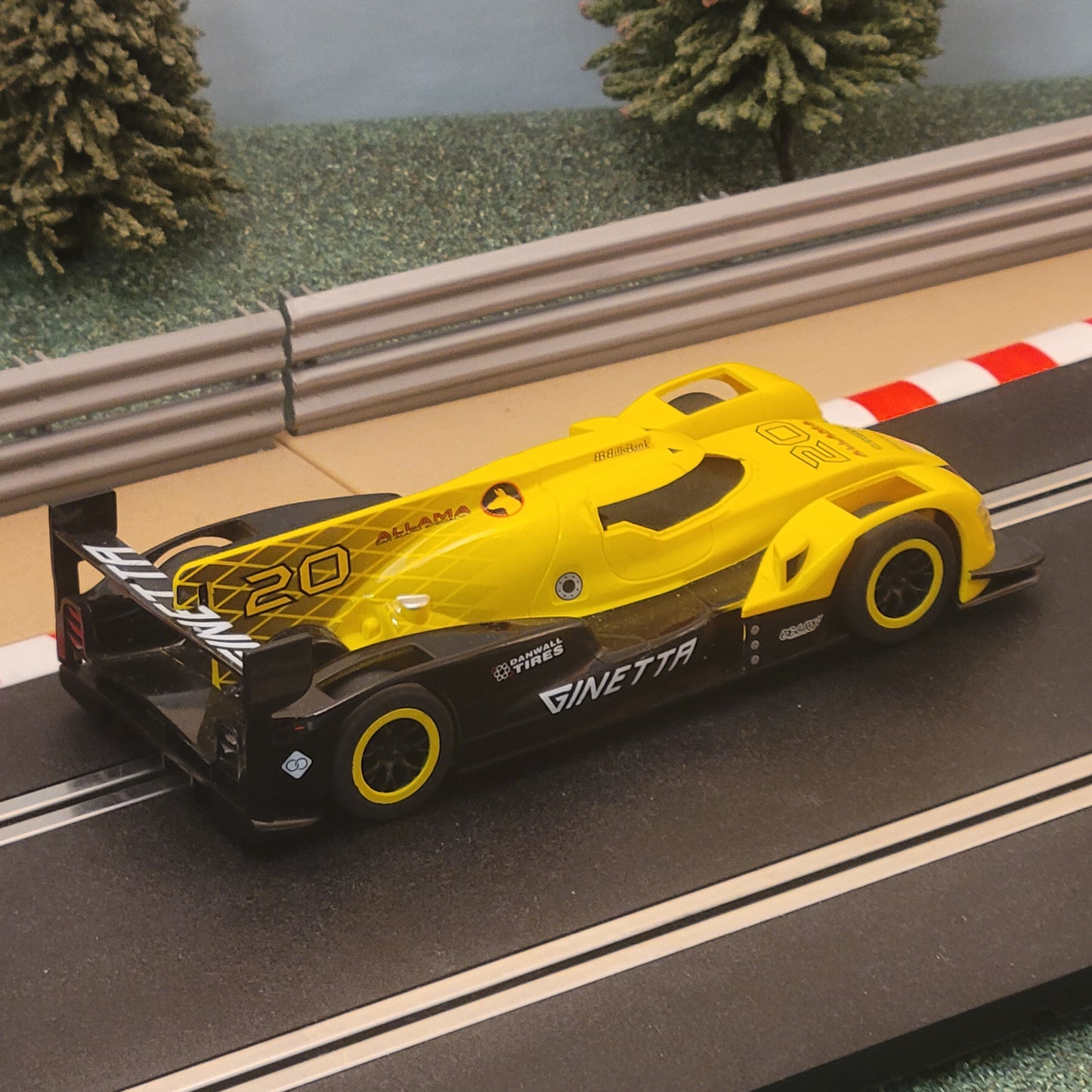 Scalextric 1:32 Car - Yellow Ginetta G60 LMP1 Le Mans #20 #Q