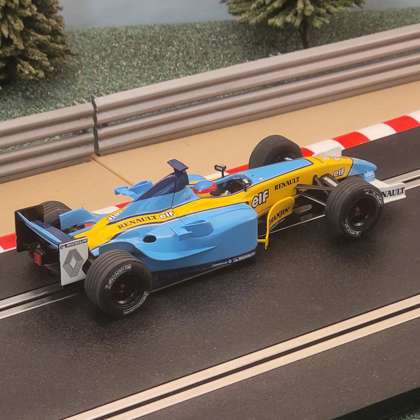 Scalextric 1:32 Car - C2398A F1 R23 Renault elf Fernando Alonso #8 #E