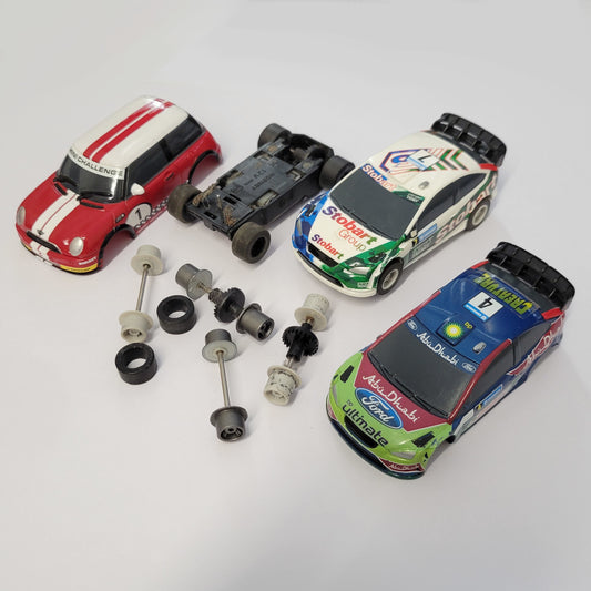 Coches Micro Scalextric 1:64 - Rojo, Blanco y Azul WRC Rally Mini