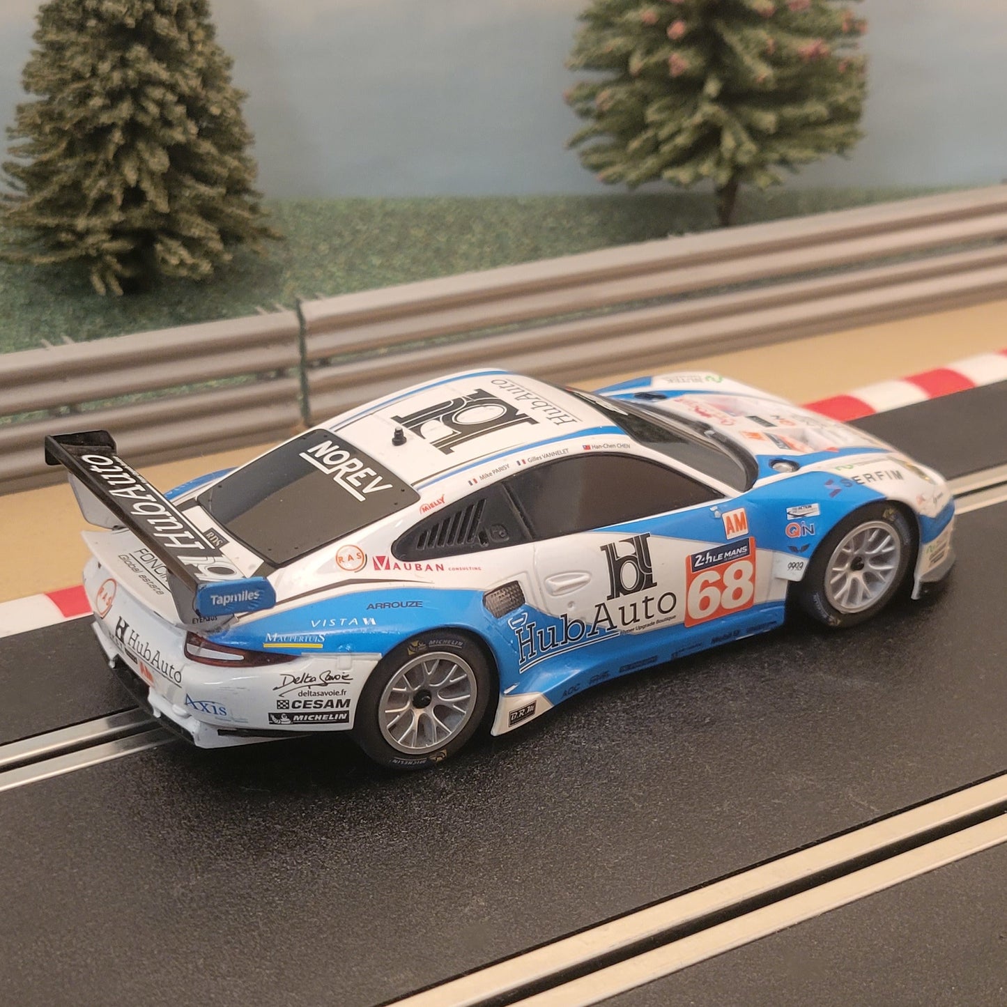 Coche Scalextric 1:32 - Azul y Blanco Porsche RSR 911 Le Mans #68 *LUCES* #M