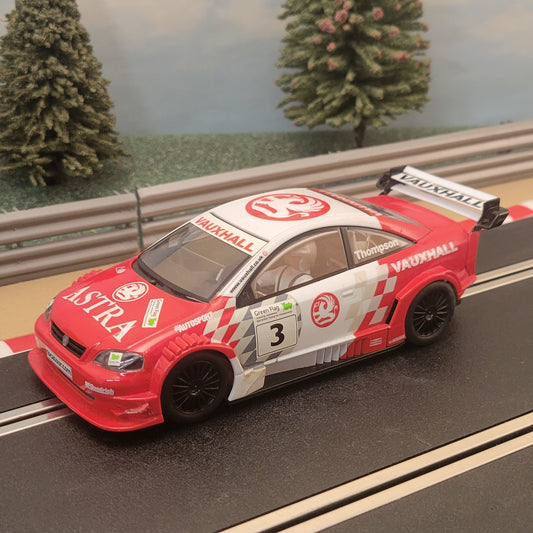 Coche Scalextric 1:32 - C2528 Rojo / Blanco DTM Opel V8 Coupé #3 *LUCES* #MWS
