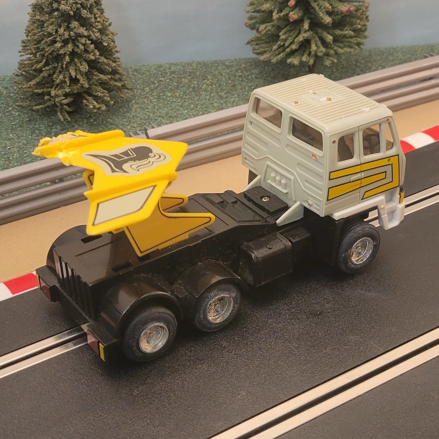 Scalextric 1:32 Racing Rig - C320 Knight Raider Lorry Truck