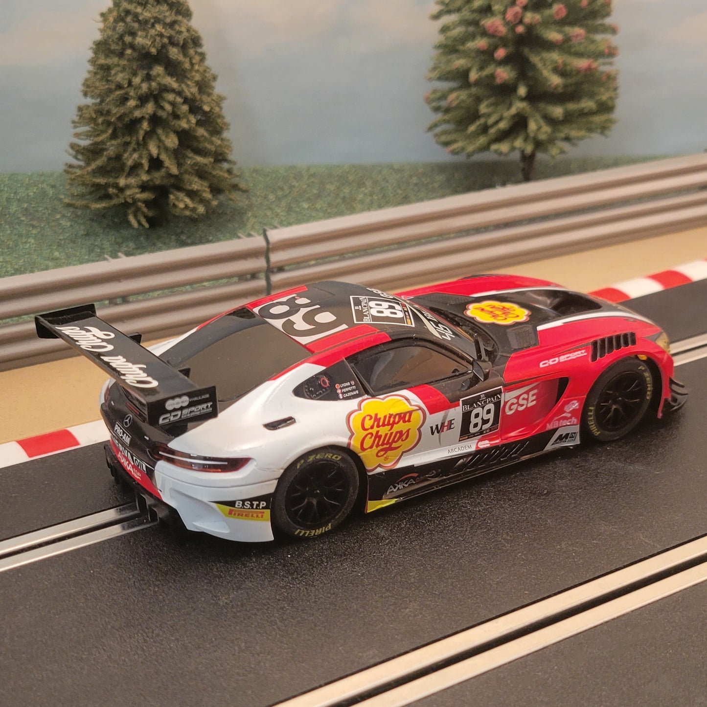 Scalextric 1:32 Car - Mercedes AMG GT3 Chupa Chups *LIGHTS* #89 #Q