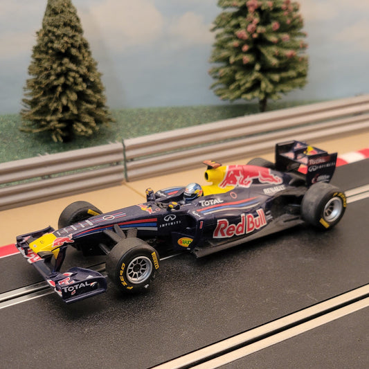 Carrera Evolution 1:32 Slot Car - 27419 Red Bull RB7 F1 Sebastian Vettel #1