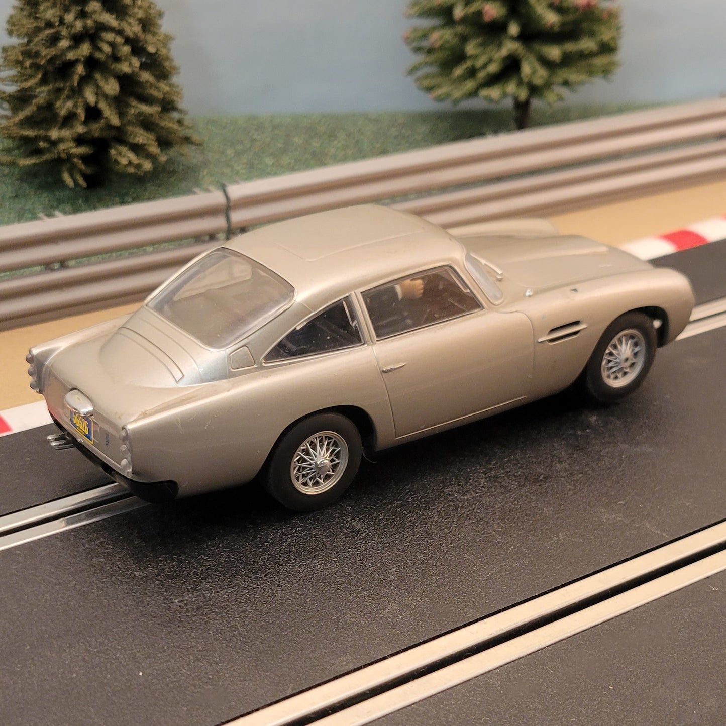 Scalextric 1:32 Car - C3163A Aston Martin DB5 Bond GoldenEye *LIGHTS* #PS