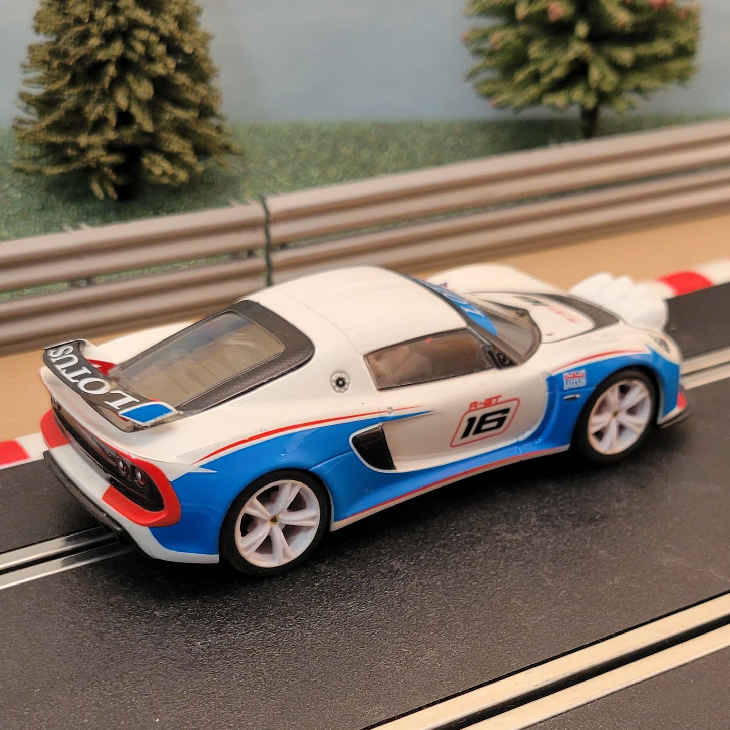 Scalextric 1:32 Car - C3520 White/Blue Lotus Exige R-GT #16 *LIGHTS* #MW