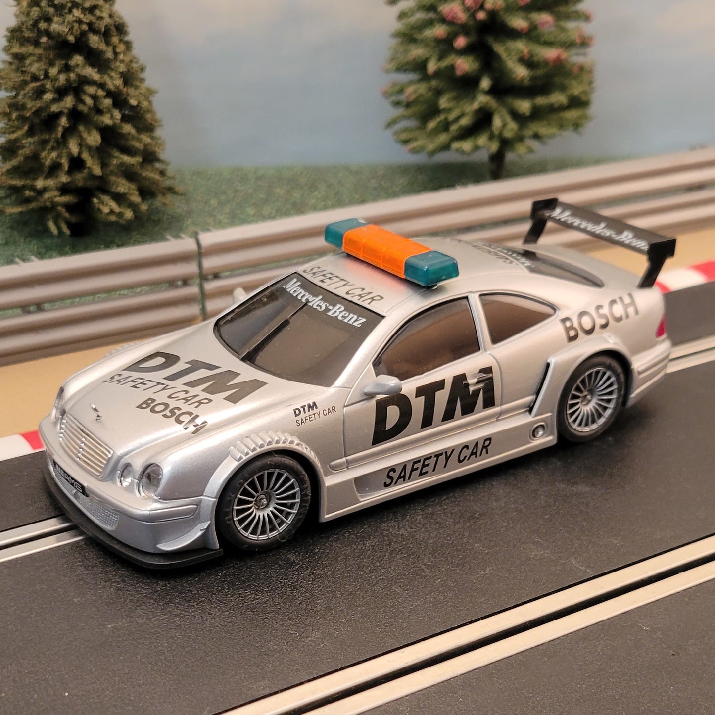 NINCO 1:32 Slot Car - 50282 Mercedes CLK F1 Safety Car *LIGHTS*