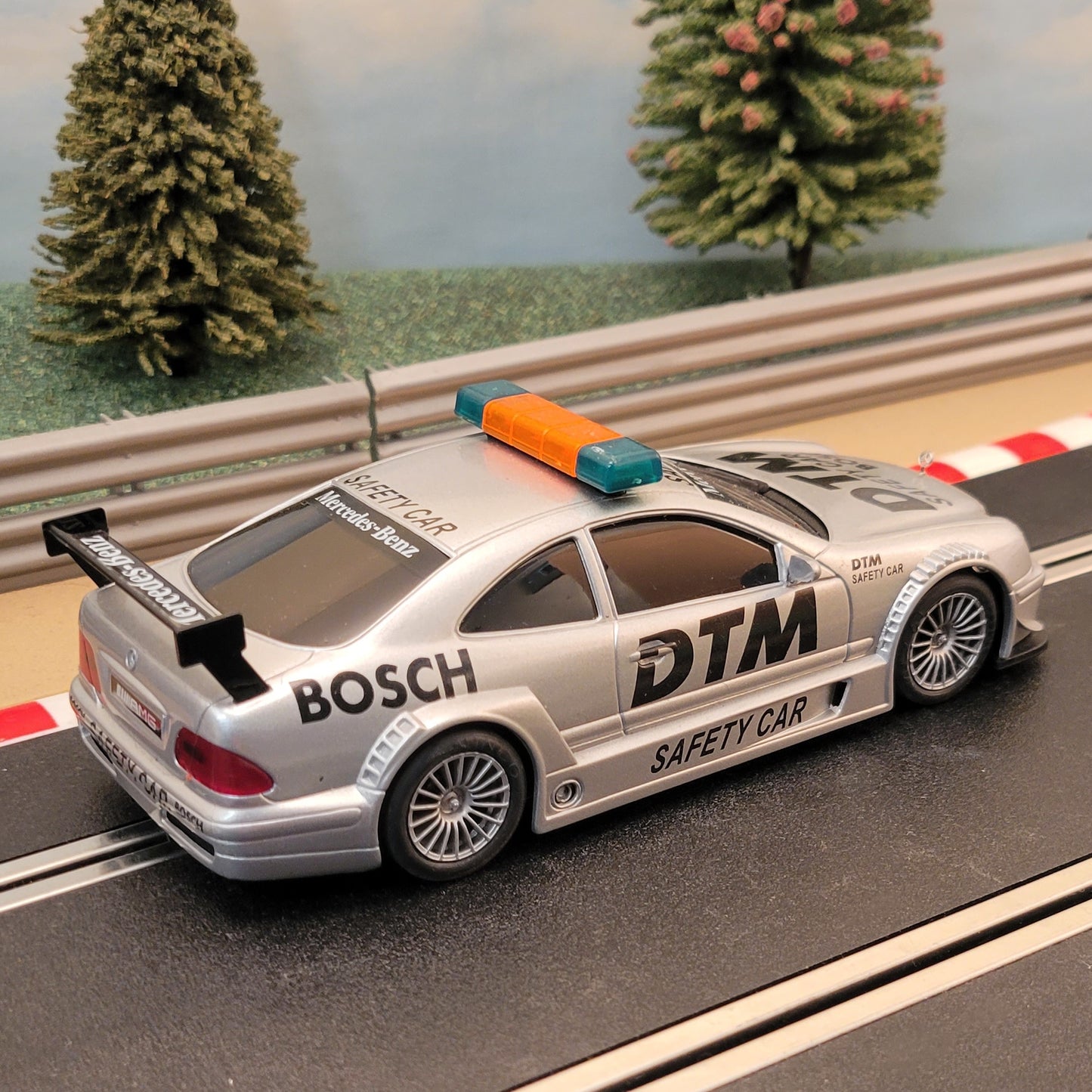 NINCO 1:32 Slot Car - 50282 Mercedes CLK F1 Safety Car *LIGHTS*