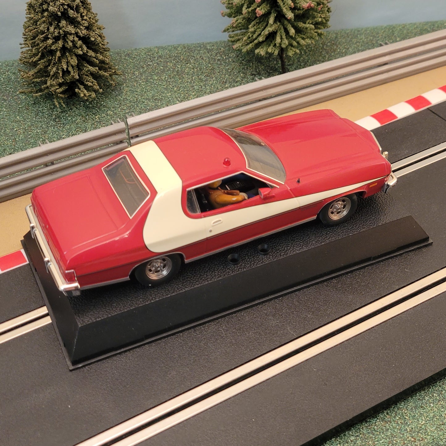 Scalextric 1:32 Car - C2553 Ford Gran Torino 1976 Starsky & Hutch *LIGHTS*