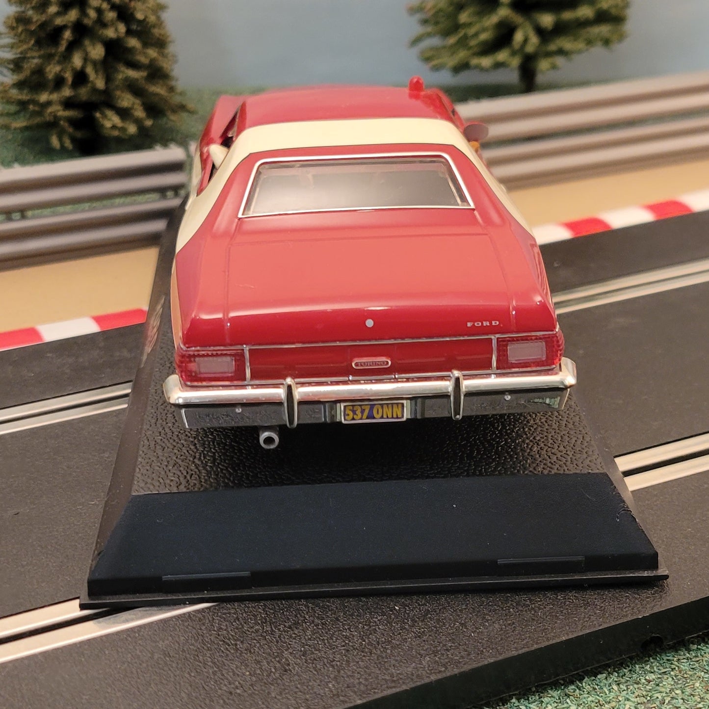 Scalextric 1:32 Car - C2553 Ford Gran Torino 1976 Starsky & Hutch *LIGHTS*