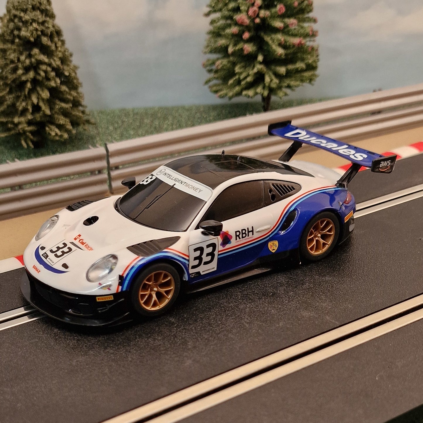 Scalextric 1:32 Car - Porsche 911 GT3 *LIGHTS* #33 #E