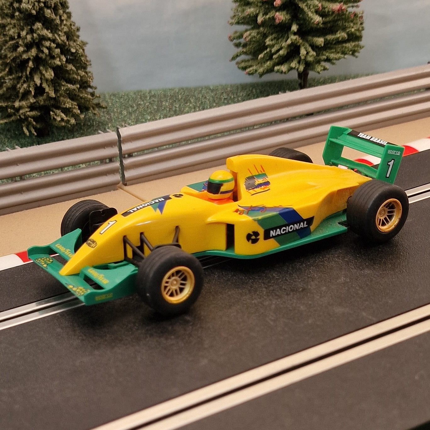 Scalextric 1:32 Car - F2213 F1 Formula Senna - Ayrton Senna #1