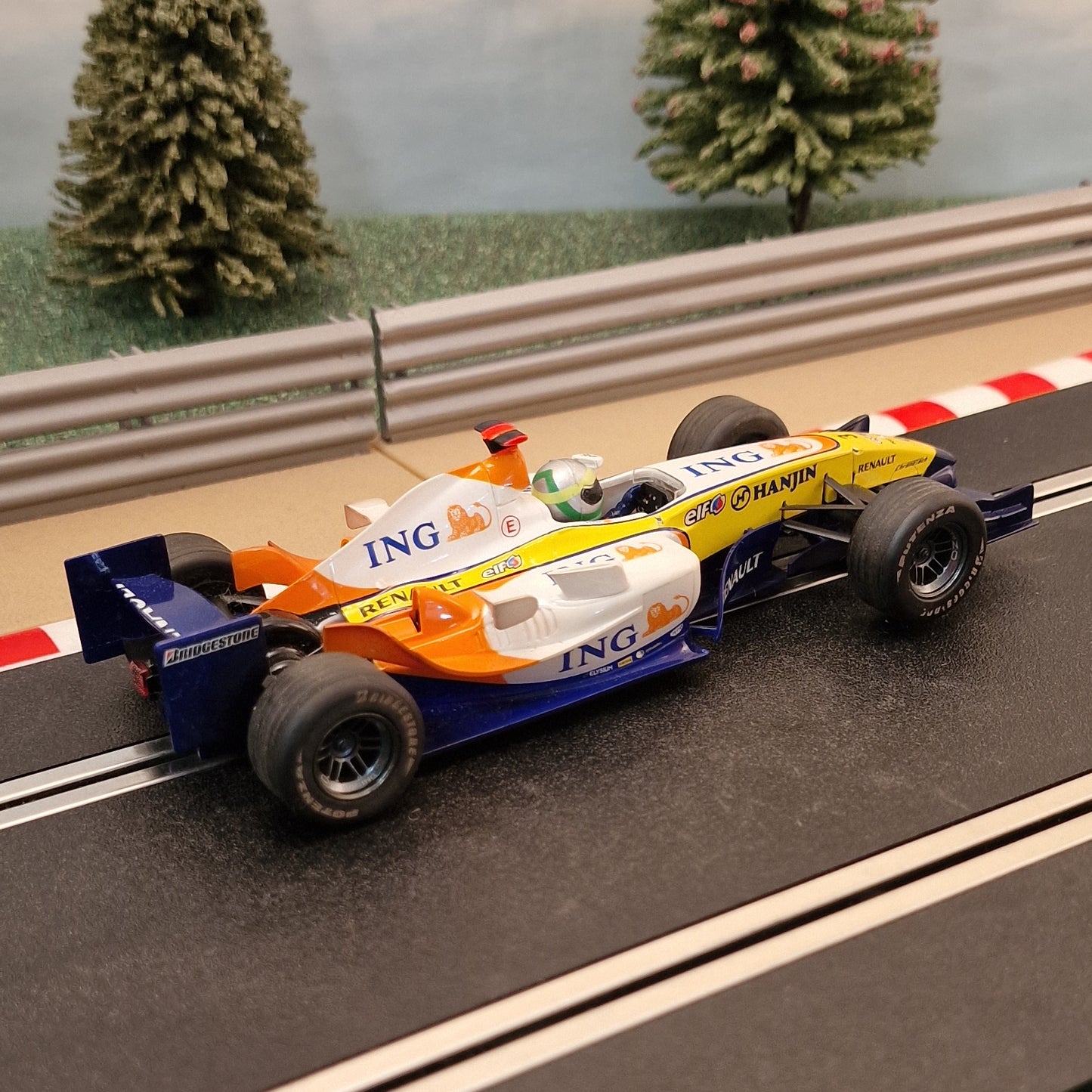 Scalextric 1:32 Digital Car - C2780D Renault F1 Team ING #3 #Z