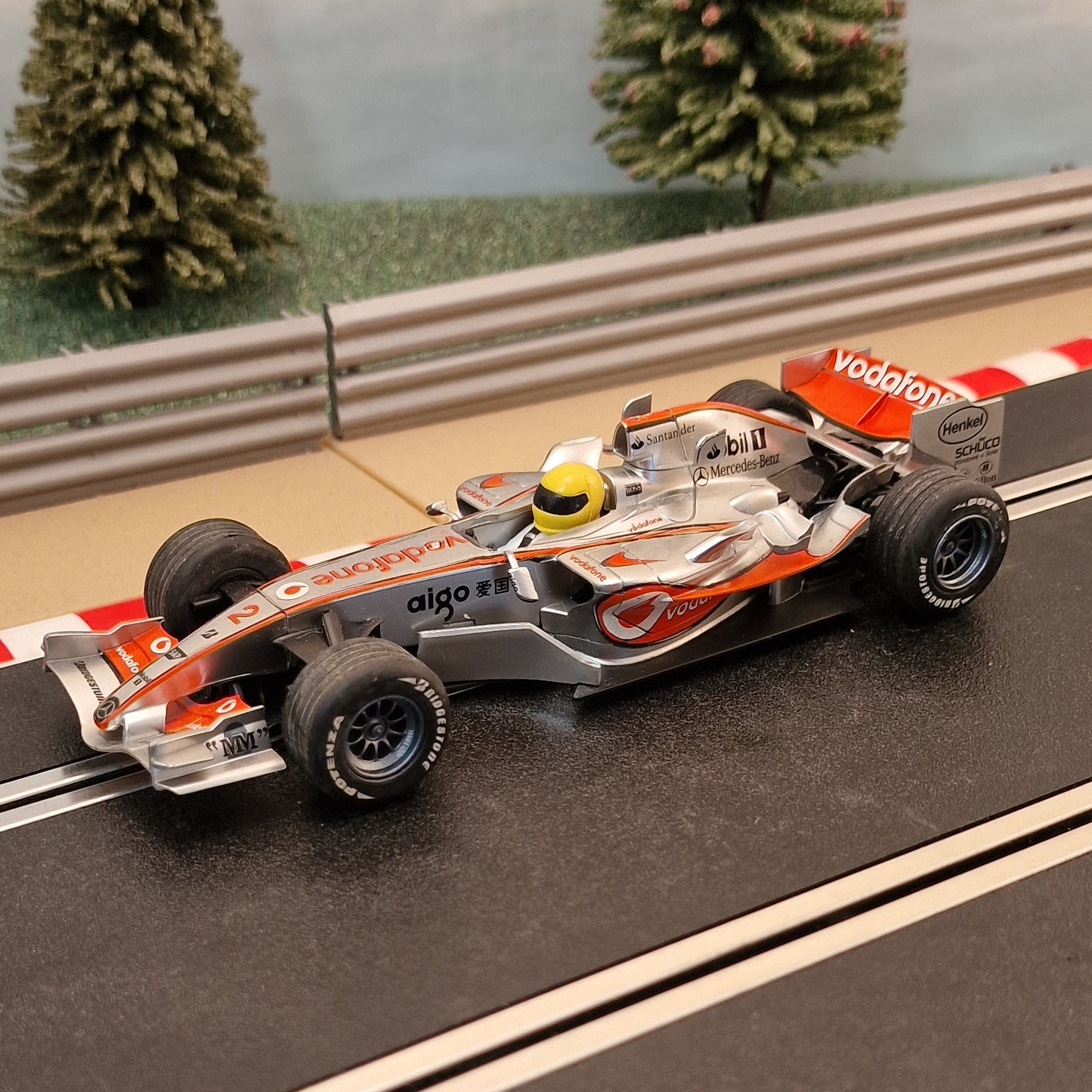 Scalextric 1:32 Car - C2837 F1 Vodafone MP4-21 Lewis Hamilton #2 #Y