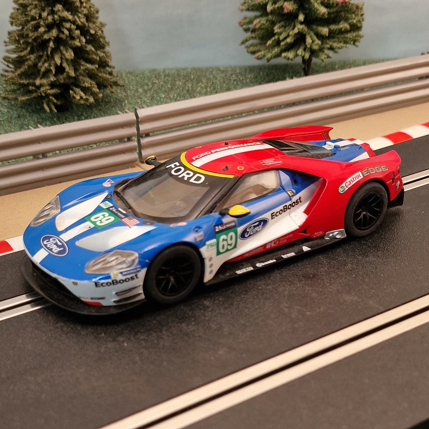 Coche Scalextric 1:32 - C3857 Ford GT GTE Le Mans 2017 #68 *LUCES* #WS
