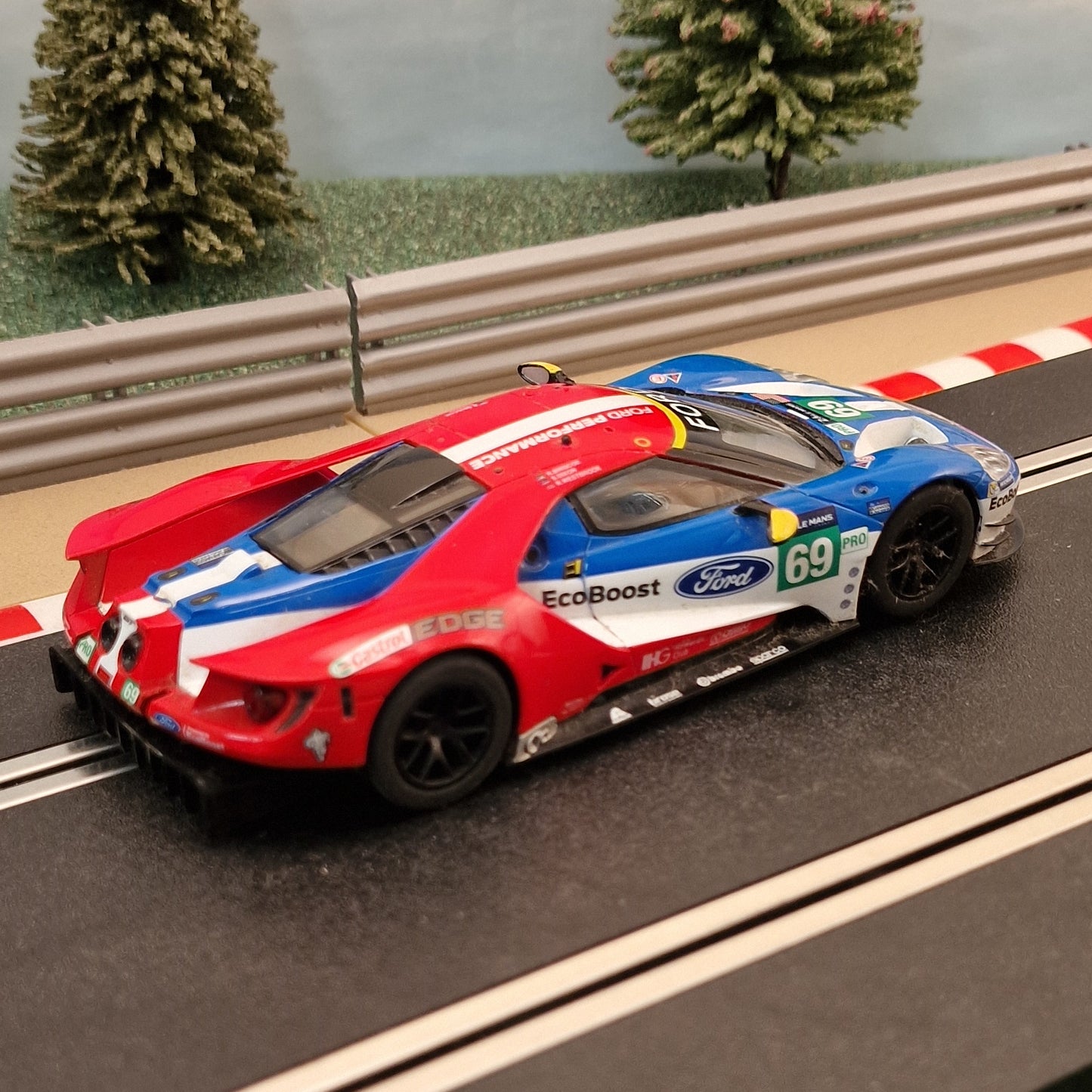 Coche Scalextric 1:32 - C3857 Ford GT GTE Le Mans 2017 #68 *LUCES* #WS