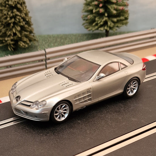 Coche Scalextric 1:32 - C2632 Plata Mercedes SLR McLaren *LUCES*