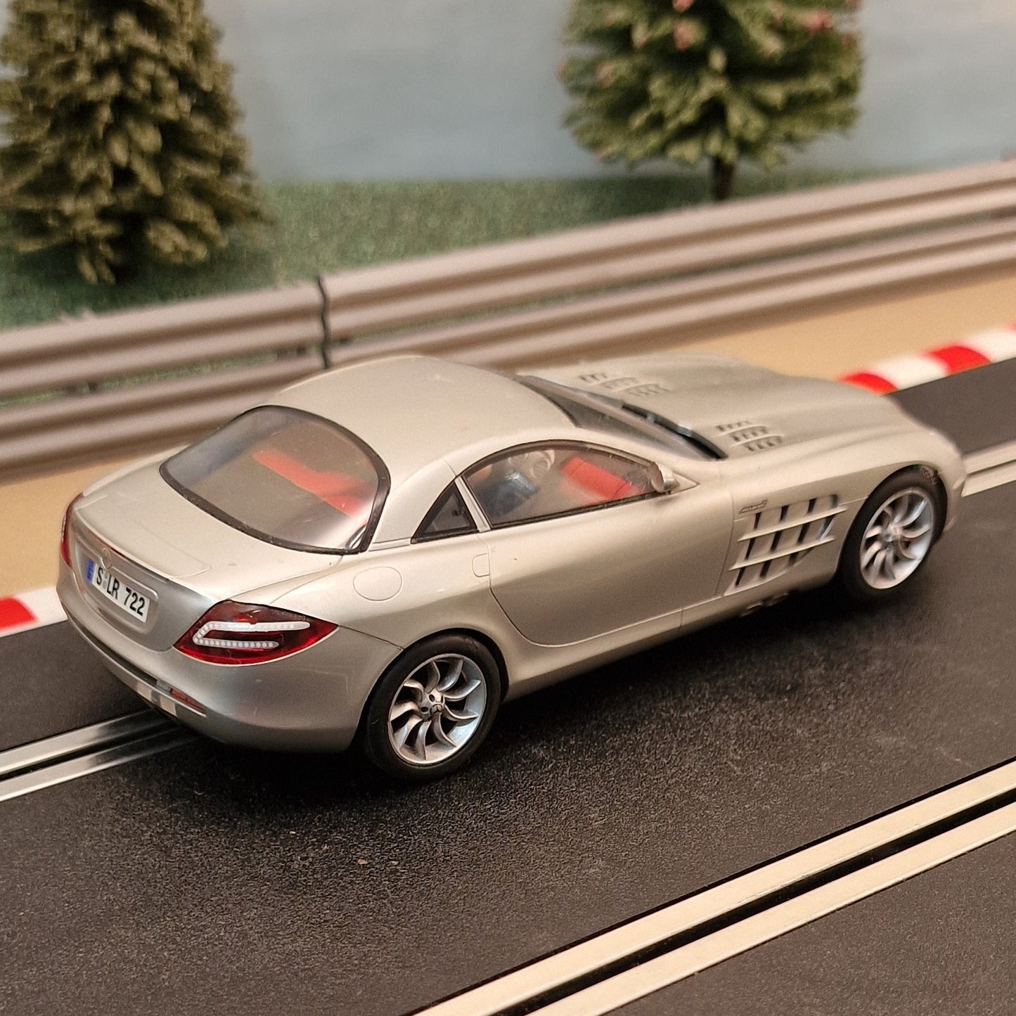 Coche Scalextric 1:32 - C2632 Plata Mercedes SLR McLaren *LUCES*