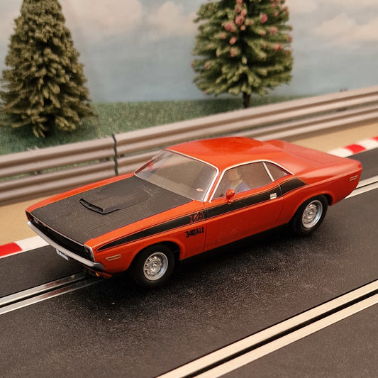 Coche Scalextric 1:32 - C4065 Dodge Challenger Rojo y Negro *LUCES* #M