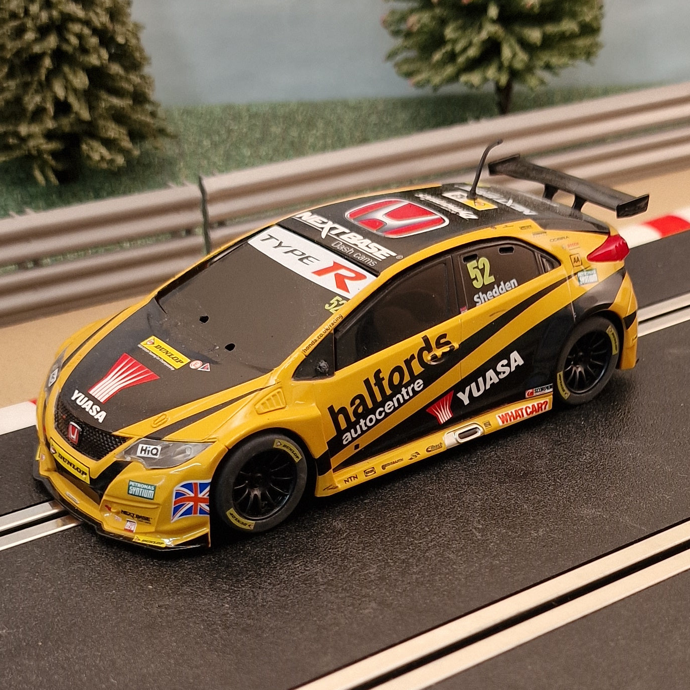Scalextric 1:32 Car - Honda Civic Halfords #52 Shedden #MW