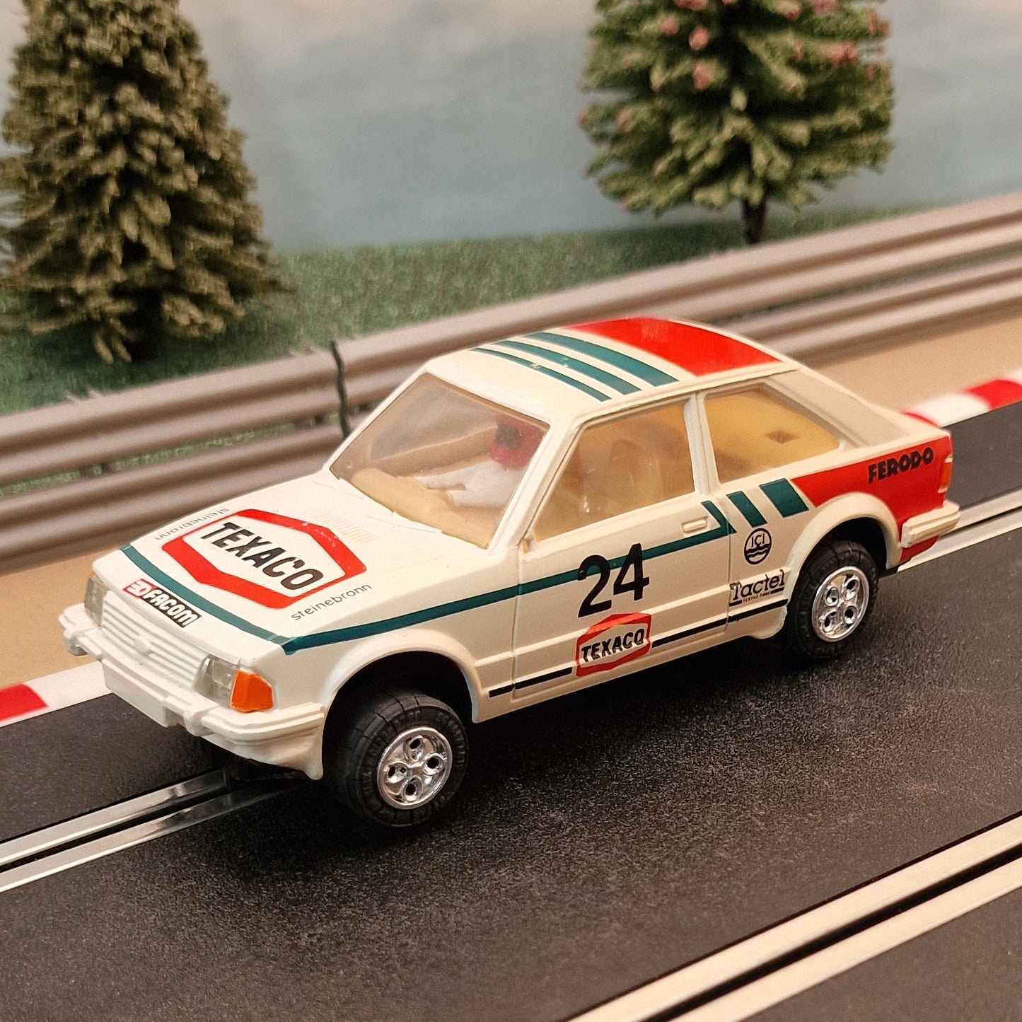 Scalextric 1:32 Car - C441 White Ford Escort Texaco #24 *LIGHTS* #Q