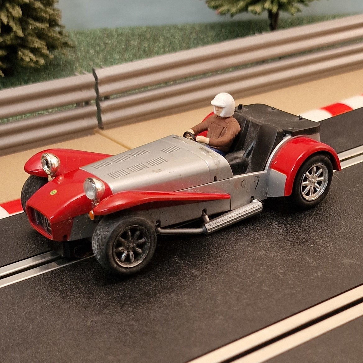 Scalextric 1:32 Car - C2271 Red & Silver Caterham 7 Road Trim