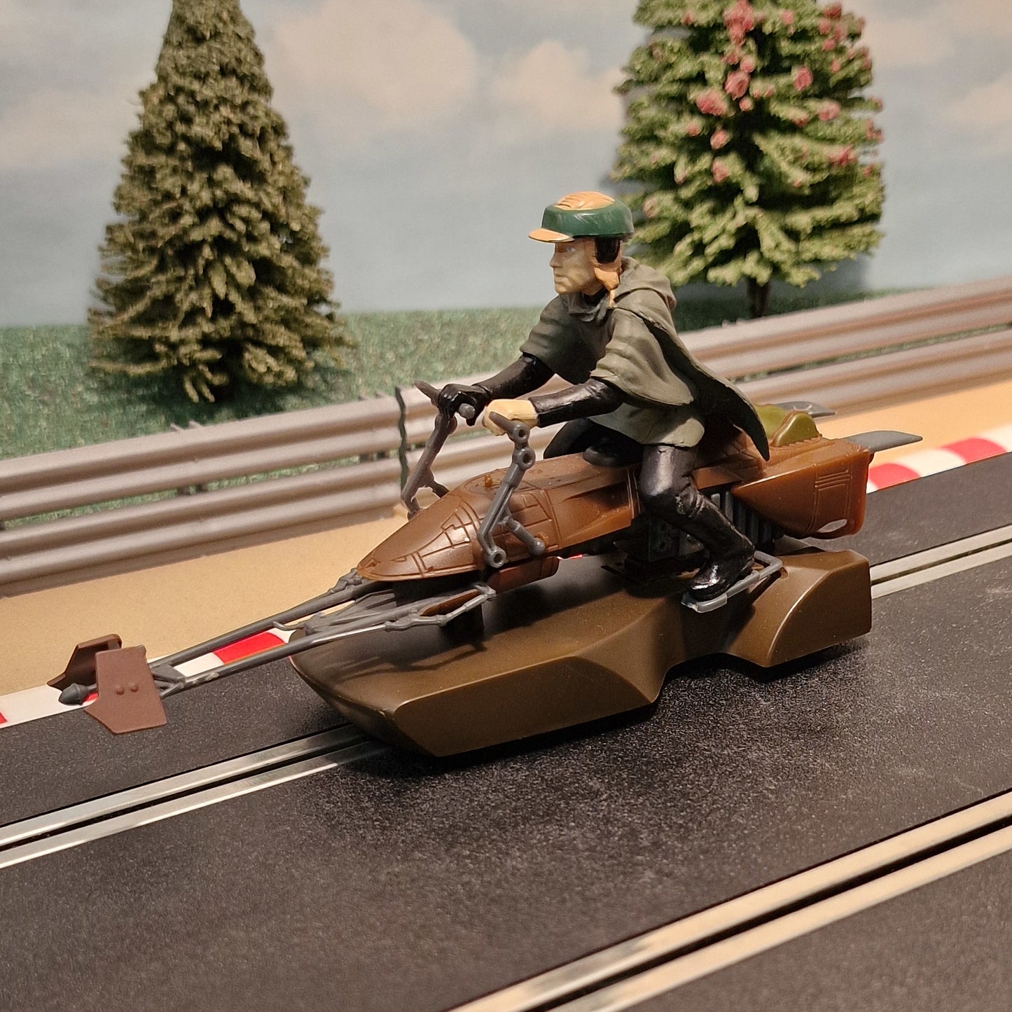 Scalextric 1:32 Car - STAR WARS 74-Z Speeder Bike Luke Skywalker