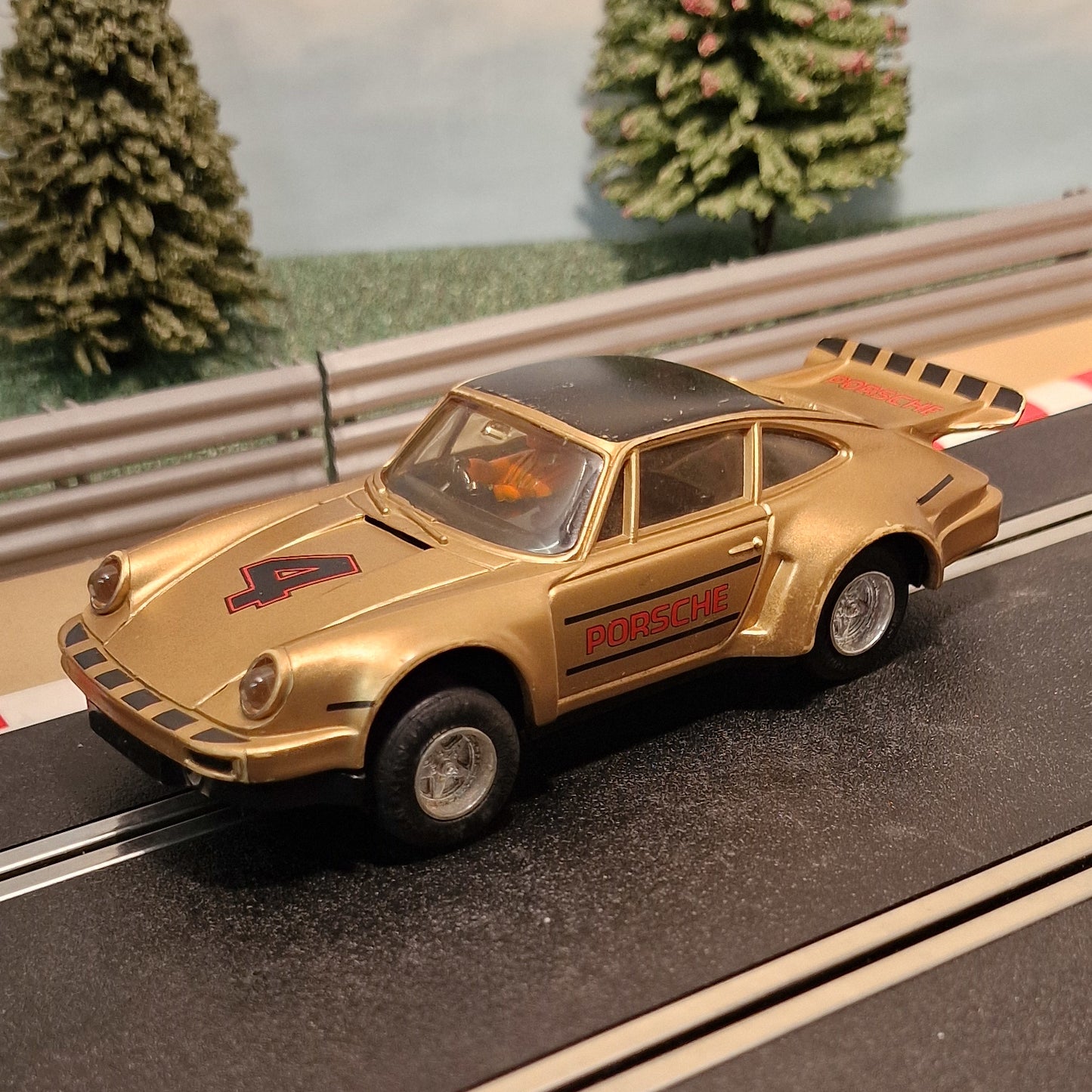 Scalextric 1:32 Car - C125 Gold Porsche Turbo 911 #4 #Z