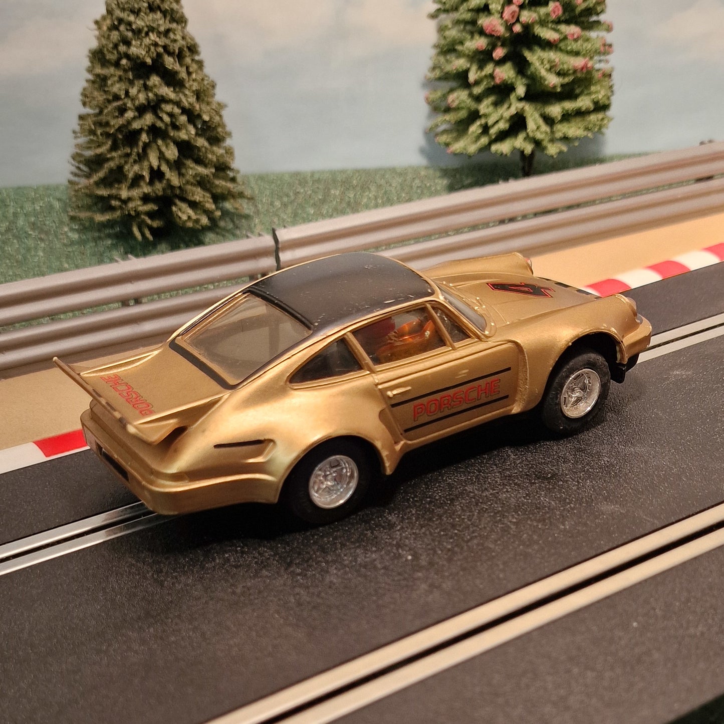 Scalextric 1:32 Car - C125 Gold Porsche Turbo 911 #4 #Z