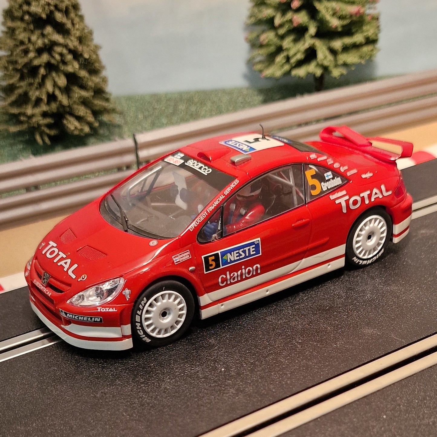 Coche Scalextric 1:32 - C2560 Rojo Peugeot 307 WRC #5 Gronholm *LUCES* #MWS