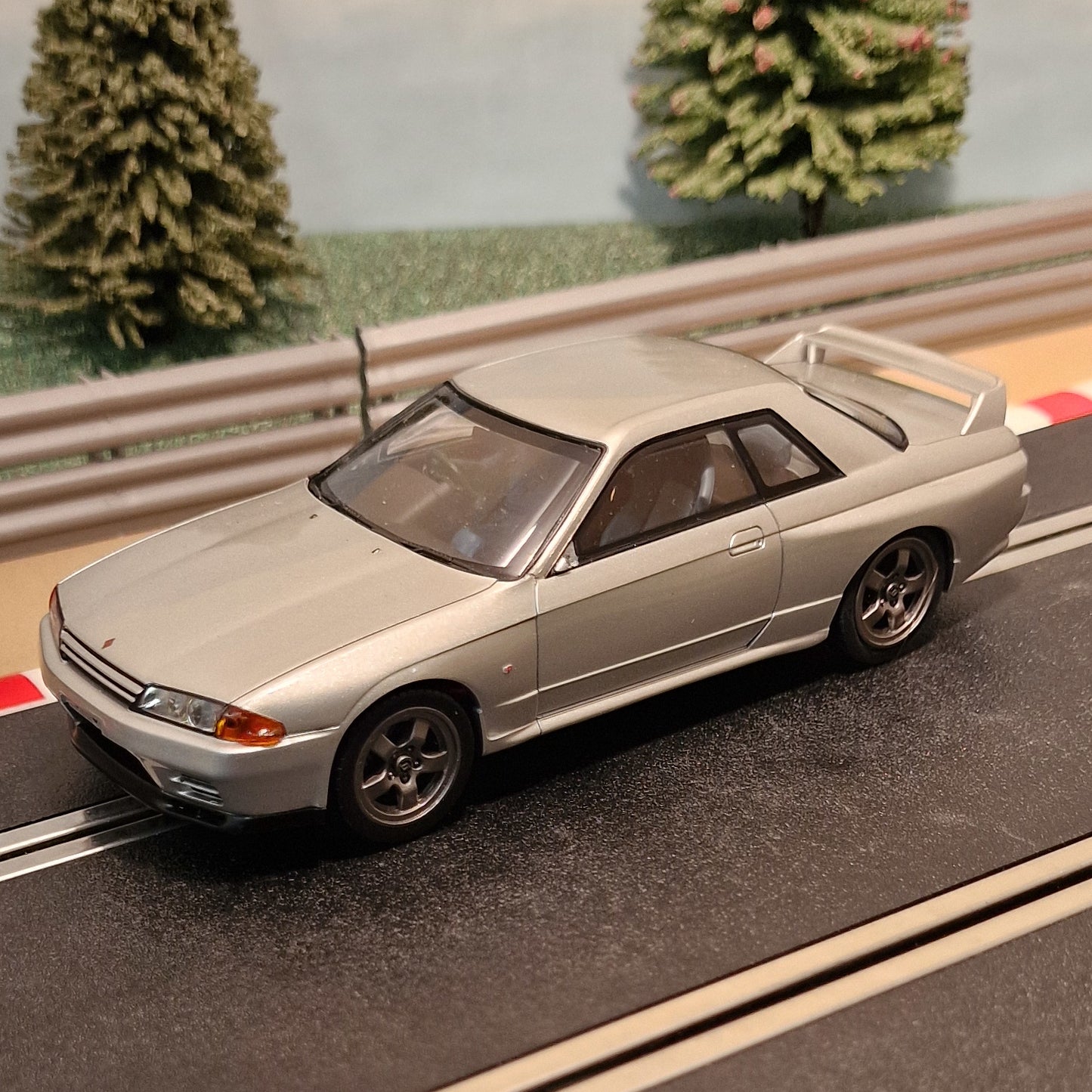 hpi racing 1:32 Slot Car - Silver Nissan Skyline Runs On Scalextric *LIGHTS*