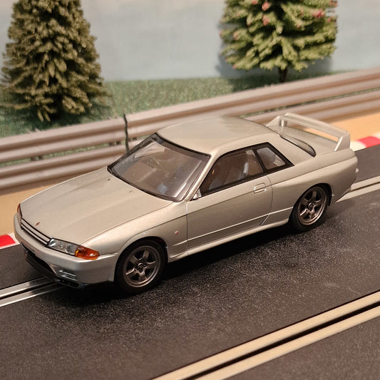 hpi racing 1:32 Slot Car - Silver Nissan Skyline Runs On Scalextric *LIGHTS*
