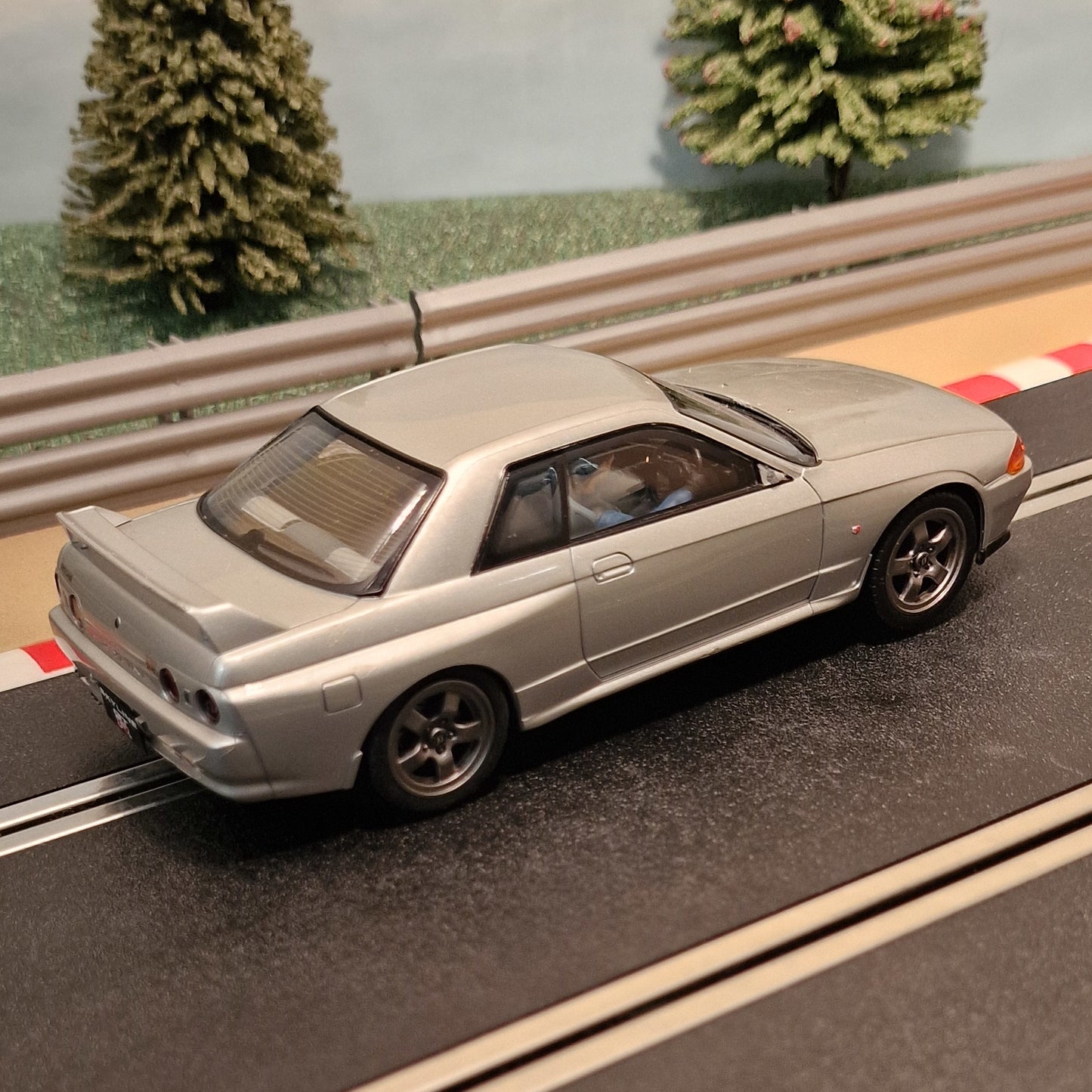 hpi racing 1:32 Slot Car - Silver Nissan Skyline Runs On Scalextric *LIGHTS*